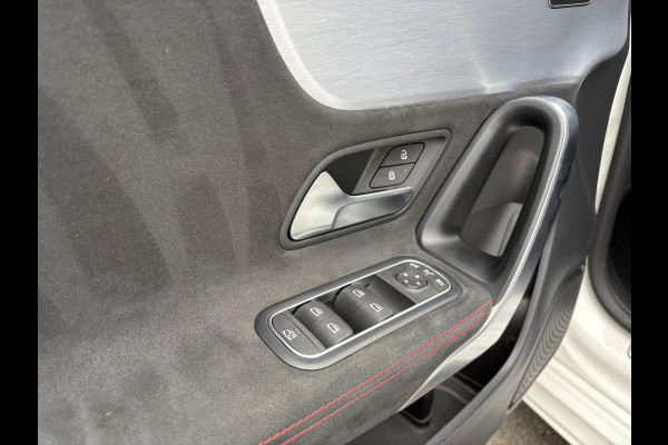 Mercedes-Benz CLA-Klasse 180 Premium Plus 10 INCH WIDESCREEN