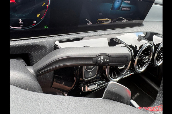 Mercedes-Benz CLA-Klasse 180 Premium Plus 10 INCH WIDESCREEN