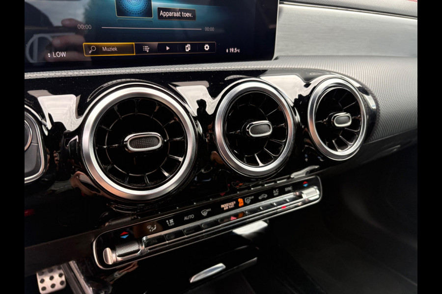 Mercedes-Benz CLA-Klasse 180 Premium Plus 10 INCH WIDESCREEN
