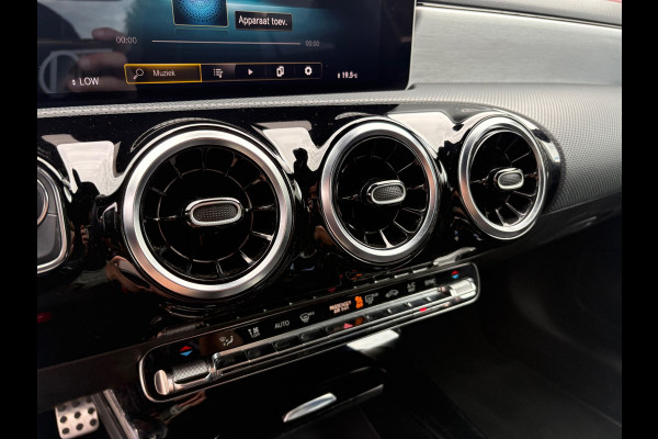 Mercedes-Benz CLA-Klasse 180 Premium Plus 10 INCH WIDESCREEN