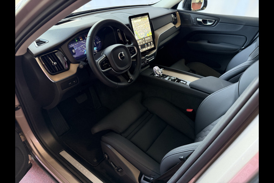 Volvo XC60 2.0 T8 455PK AWD ULTRA DARK NIEUWE AUTO ELEK.TREKHAAK HARMAN KARDON HEADUP 360.CAM STOEL/STUUR VERW LEER SCHUIFDAK