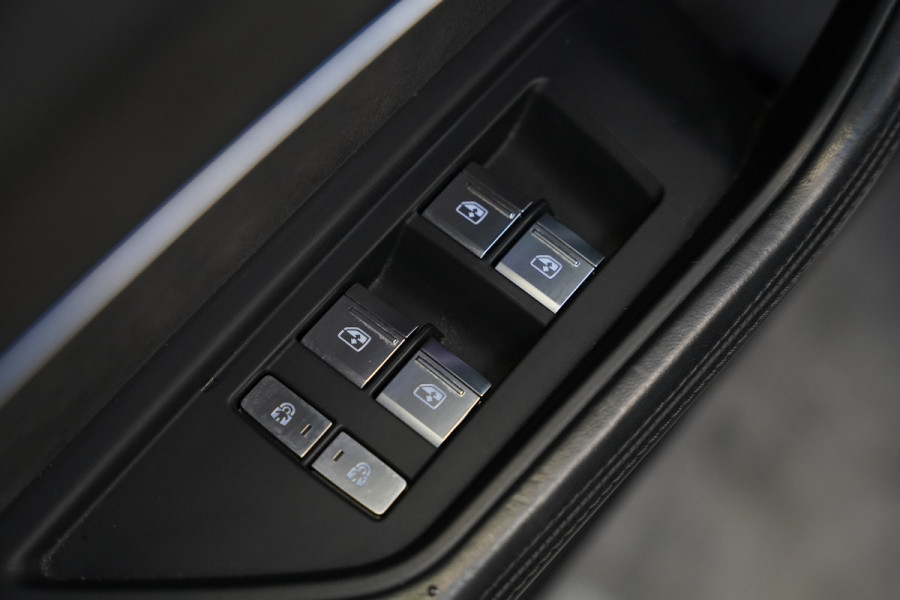 Audi e-tron 55 quattro Business edition Plus 95 kWh Panoramadak Leder B&O Full-led