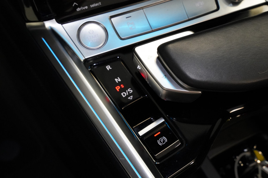 Audi e-tron 55 quattro Business edition Plus 95 kWh Panoramadak Leder B&O Full-led
