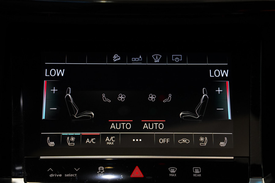 Audi e-tron 55 quattro Business edition Plus 95 kWh Panoramadak Leder B&O Full-led