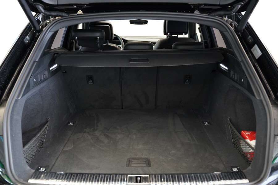 Audi e-tron 55 quattro Business edition Plus 95 kWh Panoramadak Leder B&O Full-led
