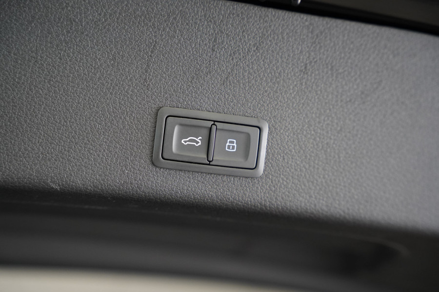 Audi e-tron 55 quattro Business edition Plus 95 kWh Panoramadak Leder B&O Full-led
