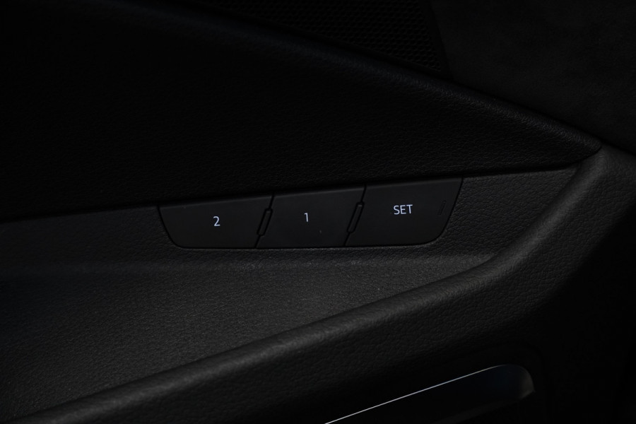 Audi e-tron 55 quattro Business edition Plus 95 kWh Panoramadak Leder B&O Full-led