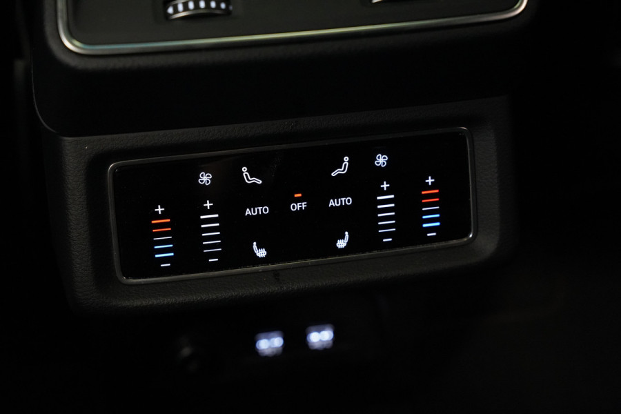Audi e-tron 55 quattro Business edition Plus 95 kWh Panoramadak Leder B&O Full-led