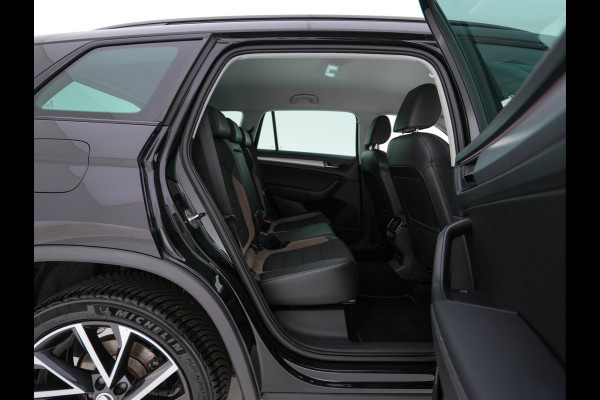 Škoda Kodiaq 1.5 TSI Business Edition (INCL-BTW) *LEATHER-FABRIC | FULL-LED | DIGI-COCKPIT | CAMERA | KEYLESS | DAB+ | NAVI-FULLMAP | SPORTSEATS | PRIVACY-GLASS | ECC | PDC | TOWBAR | CRUISE | 20''ALU*