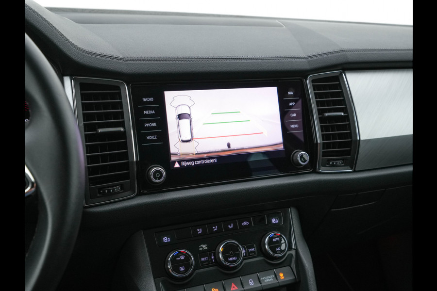 Škoda Kodiaq 1.5 TSI Business Edition (INCL-BTW) *LEATHER-FABRIC | FULL-LED | DIGI-COCKPIT | CAMERA | KEYLESS | DAB+ | NAVI-FULLMAP | SPORTSEATS | PRIVACY-GLASS | ECC | PDC | TOWBAR | CRUISE | 20''ALU*