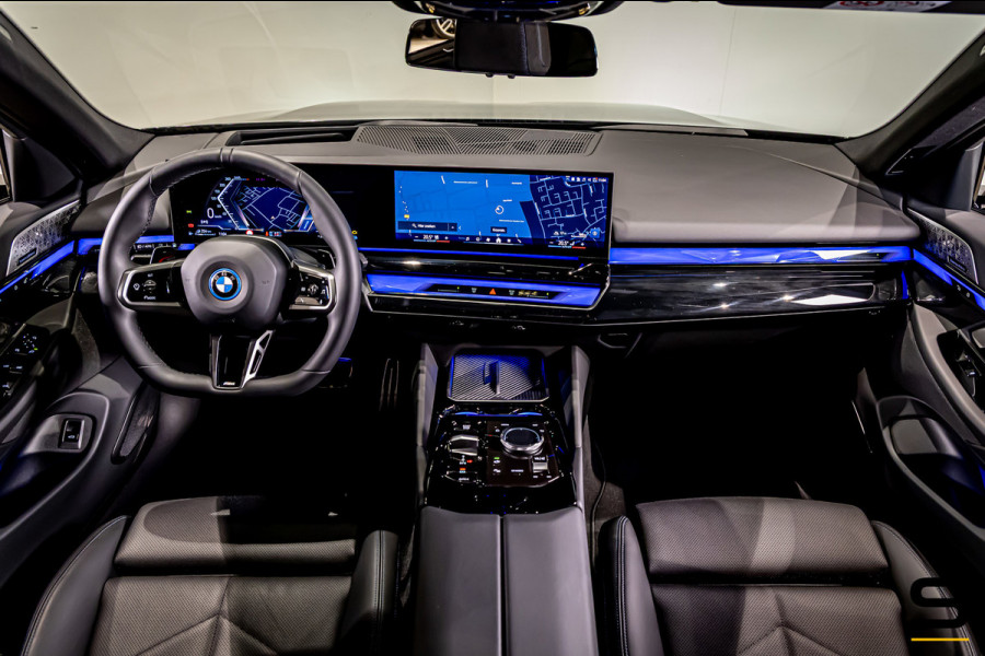 BMW 5 Serie Touring 550e xDrive|Full|B&W|Fiscaal aantrekkelijk