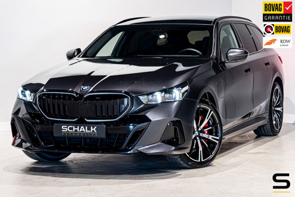BMW 5 Serie Touring 550e xDrive|Full|B&W|Fiscaal aantrekkelijk
