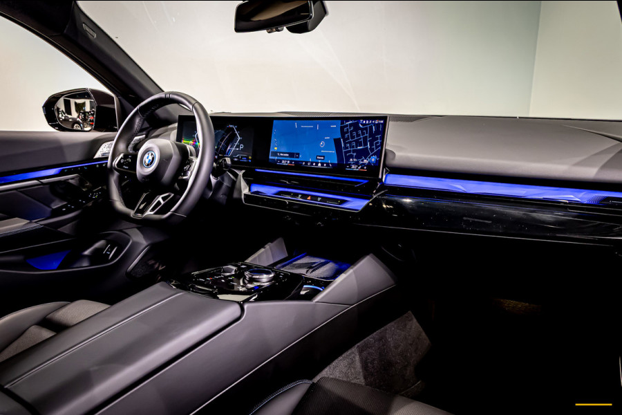 BMW 5 Serie Touring 550e xDrive|Full|B&W|Fiscaal aantrekkelijk