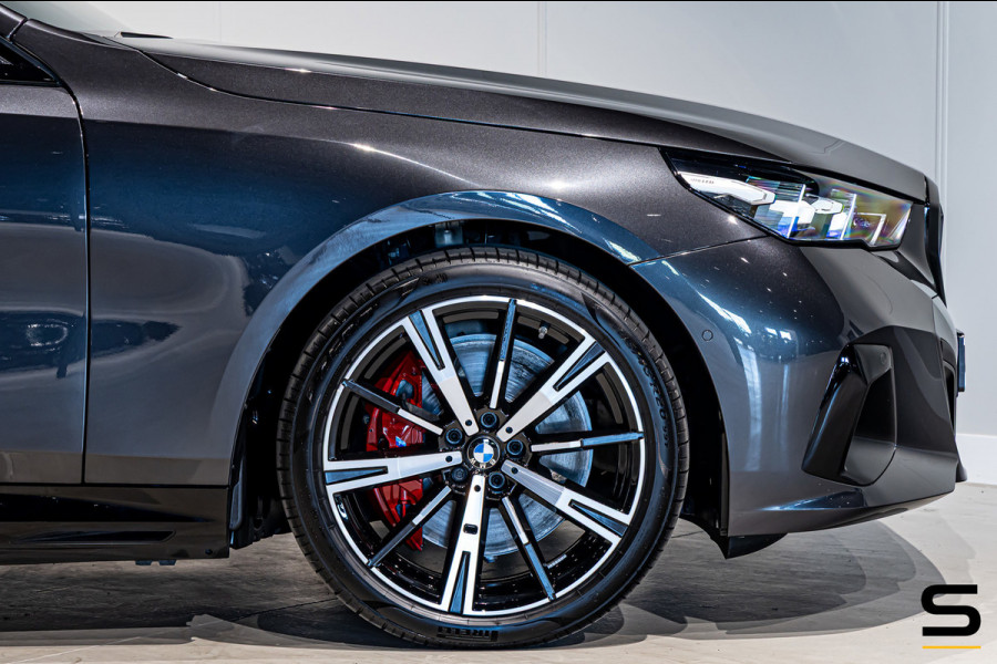 BMW 5 Serie Touring 550e xDrive|Full|B&W|Fiscaal aantrekkelijk