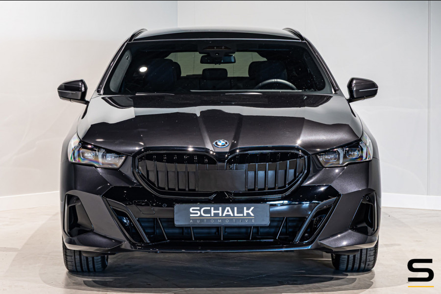 BMW 5 Serie Touring 550e xDrive|Full|B&W|Fiscaal aantrekkelijk