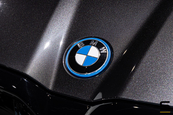 BMW 5 Serie Touring 550e xDrive|Full|B&W|Fiscaal aantrekkelijk