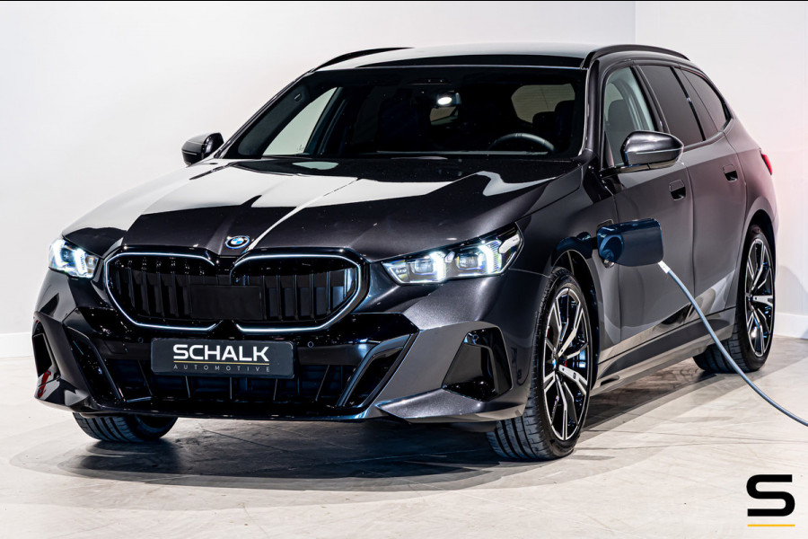 BMW 5 Serie Touring 550e xDrive|Full|B&W|Fiscaal aantrekkelijk