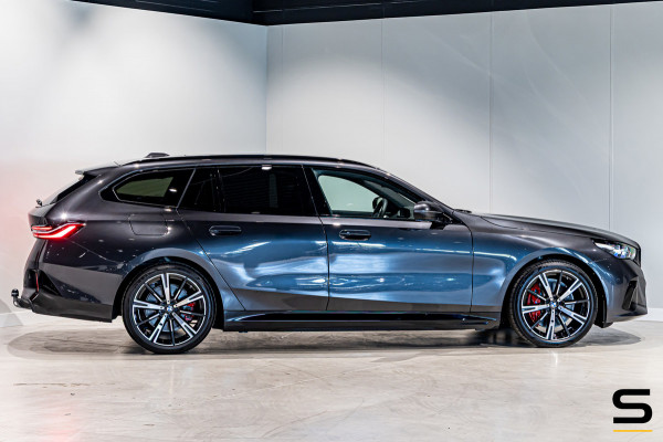 BMW 5 Serie Touring 550e xDrive|Full|B&W|Fiscaal aantrekkelijk
