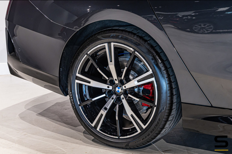 BMW 5 Serie Touring 550e xDrive|Full|B&W|Fiscaal aantrekkelijk