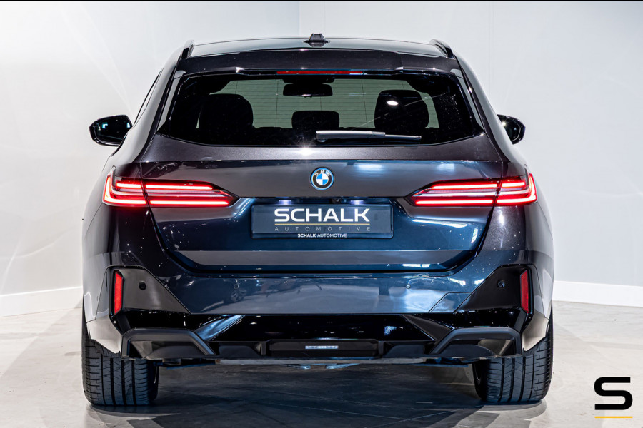 BMW 5 Serie Touring 550e xDrive|Full|B&W|Fiscaal aantrekkelijk