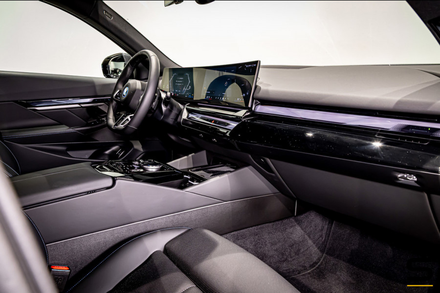 BMW 5 Serie Touring 550e xDrive|Full|B&W|Fiscaal aantrekkelijk