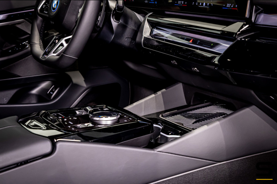 BMW 5 Serie Touring 550e xDrive|Full|B&W|Fiscaal aantrekkelijk