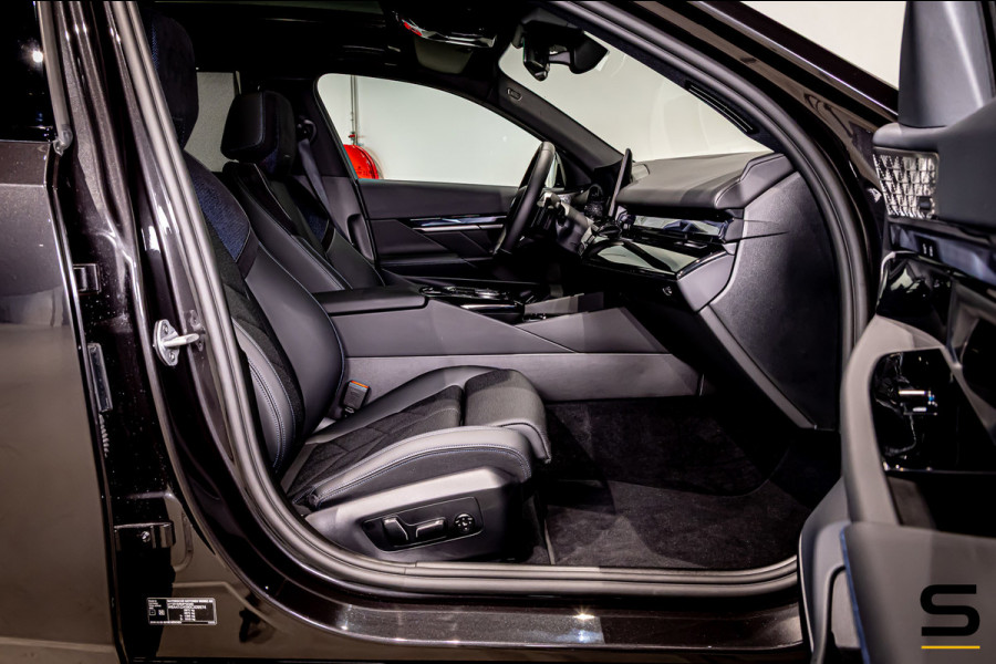 BMW 5 Serie Touring 550e xDrive|Full|B&W|Fiscaal aantrekkelijk