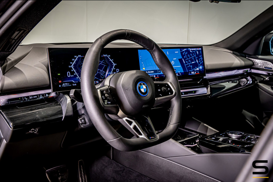 BMW 5 Serie Touring 550e xDrive|Full|B&W|Fiscaal aantrekkelijk