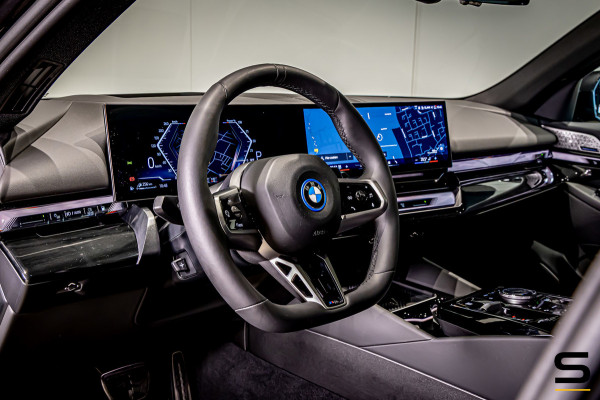 BMW 5 Serie Touring 550e xDrive|Full|B&W|Fiscaal aantrekkelijk