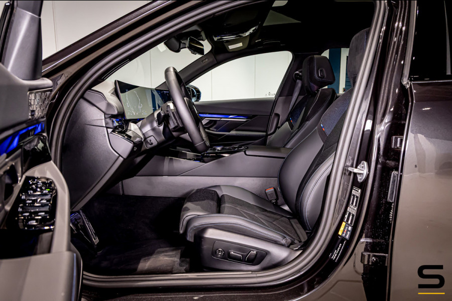 BMW 5 Serie Touring 550e xDrive|Full|B&W|Fiscaal aantrekkelijk