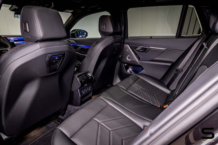 BMW 5 Serie Touring 550e xDrive|Full|B&W|Fiscaal aantrekkelijk
