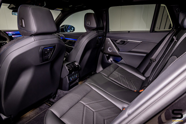 BMW 5 Serie Touring 550e xDrive|Full|B&W|Fiscaal aantrekkelijk