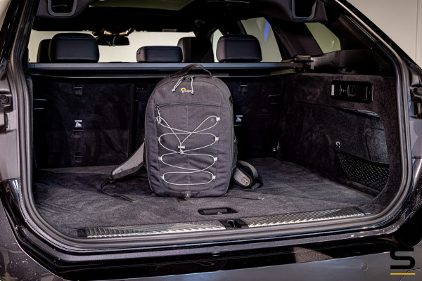 BMW 5 Serie Touring 550e xDrive|Full|B&W|Fiscaal aantrekkelijk