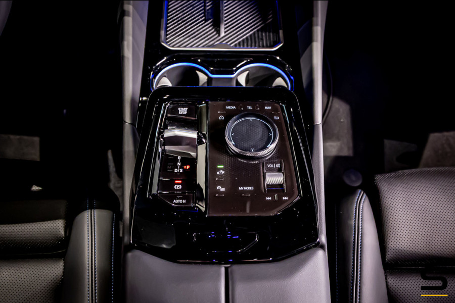 BMW 5 Serie Touring 550e xDrive|Full|B&W|Fiscaal aantrekkelijk