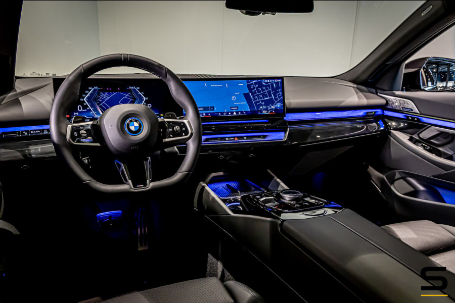 BMW 5 Serie Touring 550e xDrive|Full|B&W|Fiscaal aantrekkelijk