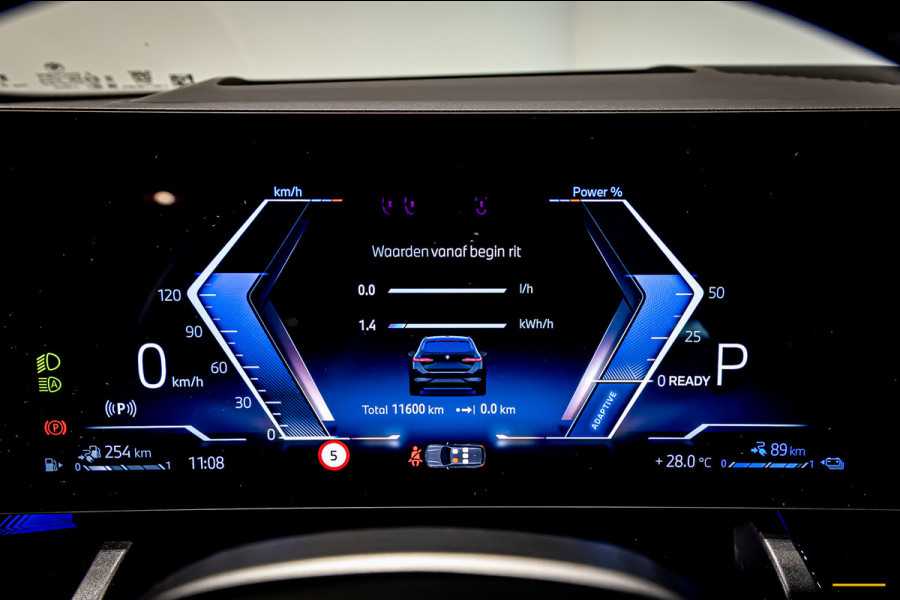 BMW 5 Serie Touring 550e xDrive|Full|B&W|Fiscaal aantrekkelijk