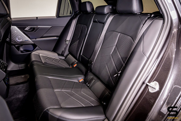 BMW 5 Serie Touring 550e xDrive|Full|B&W|Fiscaal aantrekkelijk