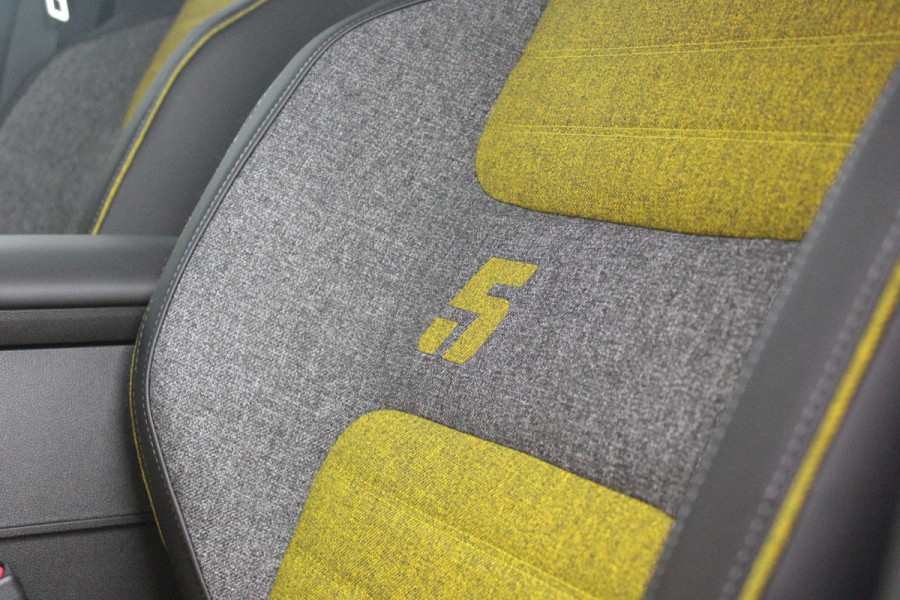 Renault 5 COMFORT RANGE ICONIC CINQ 150PK 52 kWh | PACK WINTER: ELEKTRISCH VERWARMBARE VOORSTOELEN/ELEKTRISCH VERWARMBAAR STUURWIEL/BESTUURDERSSTOEL MET ELEKTRISCH VERSTELBARE LENDESTEUN/IN HOOGTE VERSTELBARE PASSAGIERSSTOEL | PACK PREMIUM SOUND HARMAN KARDON: 9 SPEAKERS WAARVAN 1 SUBWOOFER/VERMOGEN 410 WATT/5 GELUIDSSFEREN: STUDIO/PODCAST/CONCERT/CLUB EN IMMERSION | PACK PARKING: FULL EASY PARK ASSIST MET PARKEERSENSOREN AAN VOOR EN ZIJKANT | PACK SAFETY & ADVANCED DRIVING ASSIST: INTELLIGENT ADAPTIVE CRUISE CONTROL,GEBRUIKT KAARTDATA OM SNELHEID AAN TE PASSEN/ACCUPANT SAFETY E