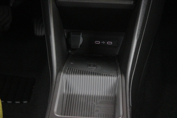 Renault 5 COMFORT RANGE ICONIC CINQ 150PK 52 kWh | PACK WINTER: ELEKTRISCH VERWARMBARE VOORSTOELEN/ELEKTRISCH VERWARMBAAR STUURWIEL/BESTUURDERSSTOEL MET ELEKTRISCH VERSTELBARE LENDESTEUN/IN HOOGTE VERSTELBARE PASSAGIERSSTOEL | PACK PREMIUM SOUND HARMAN KARDON: 9 SPEAKERS WAARVAN 1 SUBWOOFER/VERMOGEN 410 WATT/5 GELUIDSSFEREN: STUDIO/PODCAST/CONCERT/CLUB EN IMMERSION | PACK PARKING: FULL EASY PARK ASSIST MET PARKEERSENSOREN AAN VOOR EN ZIJKANT | PACK SAFETY & ADVANCED DRIVING ASSIST: INTELLIGENT ADAPTIVE CRUISE CONTROL,GEBRUIKT KAARTDATA OM SNELHEID AAN TE PASSEN/ACCUPANT SAFETY E