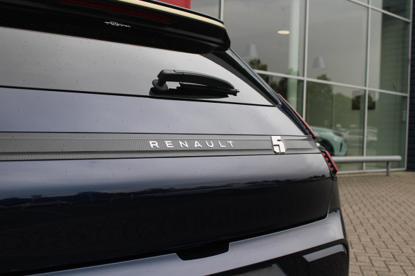 Renault 5 COMFORT RANGE ICONIC CINQ 150PK 52 kWh | PACK WINTER: ELEKTRISCH VERWARMBARE VOORSTOELEN/ELEKTRISCH VERWARMBAAR STUURWIEL/BESTUURDERSSTOEL MET ELEKTRISCH VERSTELBARE LENDESTEUN/IN HOOGTE VERSTELBARE PASSAGIERSSTOEL | PACK PREMIUM SOUND HARMAN KARDON: 9 SPEAKERS WAARVAN 1 SUBWOOFER/VERMOGEN 410 WATT/5 GELUIDSSFEREN: STUDIO/PODCAST/CONCERT/CLUB EN IMMERSION | PACK PARKING: FULL EASY PARK ASSIST MET PARKEERSENSOREN AAN VOOR EN ZIJKANT | PACK SAFETY & ADVANCED DRIVING ASSIST: INTELLIGENT ADAPTIVE CRUISE CONTROL,GEBRUIKT KAARTDATA OM SNELHEID AAN TE PASSEN/ACCUPANT SAFETY E