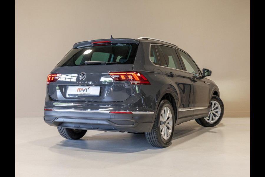 Volkswagen Tiguan 1.5 TSI Life Business / 150pk / Achteruitrij camera / Stoel en stuur verwarming /