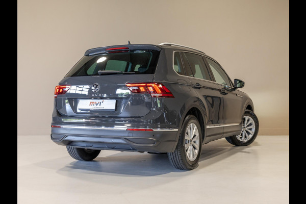 Volkswagen Tiguan 1.5 TSI Life Business / 150pk / Achteruitrij camera / Stoel en stuur verwarming /
