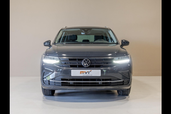 Volkswagen Tiguan 1.5 TSI Life Business / 150pk / Achteruitrij camera / Stoel en stuur verwarming /
