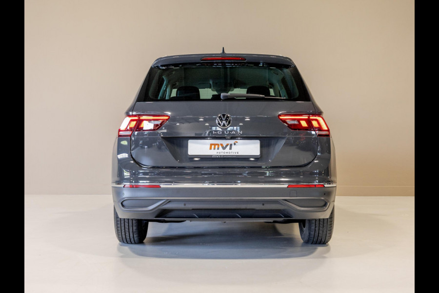 Volkswagen Tiguan 1.5 TSI Life Business / 150pk / Achteruitrij camera / Stoel en stuur verwarming /
