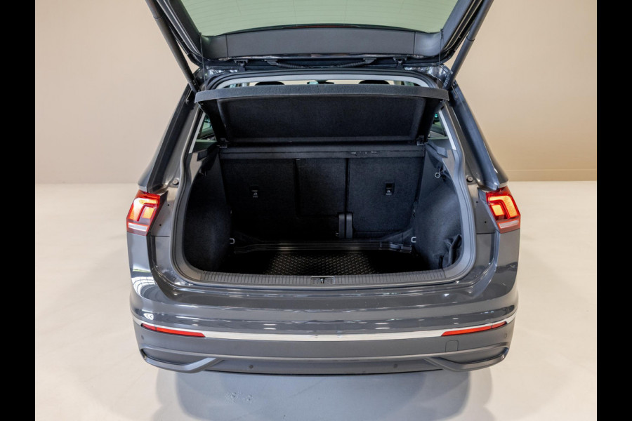 Volkswagen Tiguan 1.5 TSI Life Business / 150pk / Achteruitrij camera / Stoel en stuur verwarming /