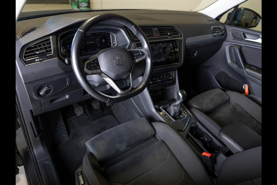 Volkswagen Tiguan 1.5 TSI Life Business / 150pk / Achteruitrij camera / Stoel en stuur verwarming /