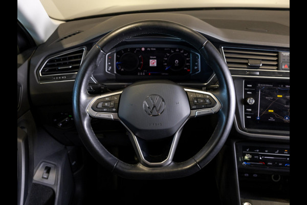 Volkswagen Tiguan 1.5 TSI Life Business / 150pk / Achteruitrij camera / Stoel en stuur verwarming /