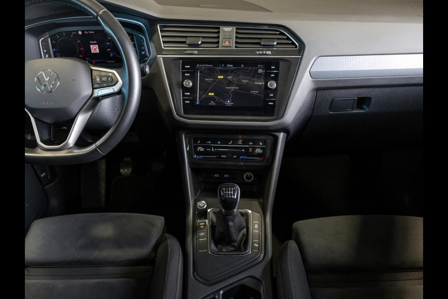Volkswagen Tiguan 1.5 TSI Life Business / 150pk / Achteruitrij camera / Stoel en stuur verwarming /