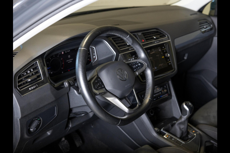 Volkswagen Tiguan 1.5 TSI Life Business / 150pk / Achteruitrij camera / Stoel en stuur verwarming /
