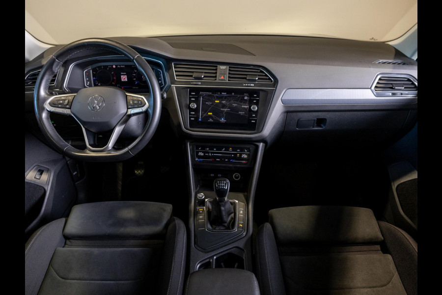 Volkswagen Tiguan 1.5 TSI Life Business / 150pk / Achteruitrij camera / Stoel en stuur verwarming /